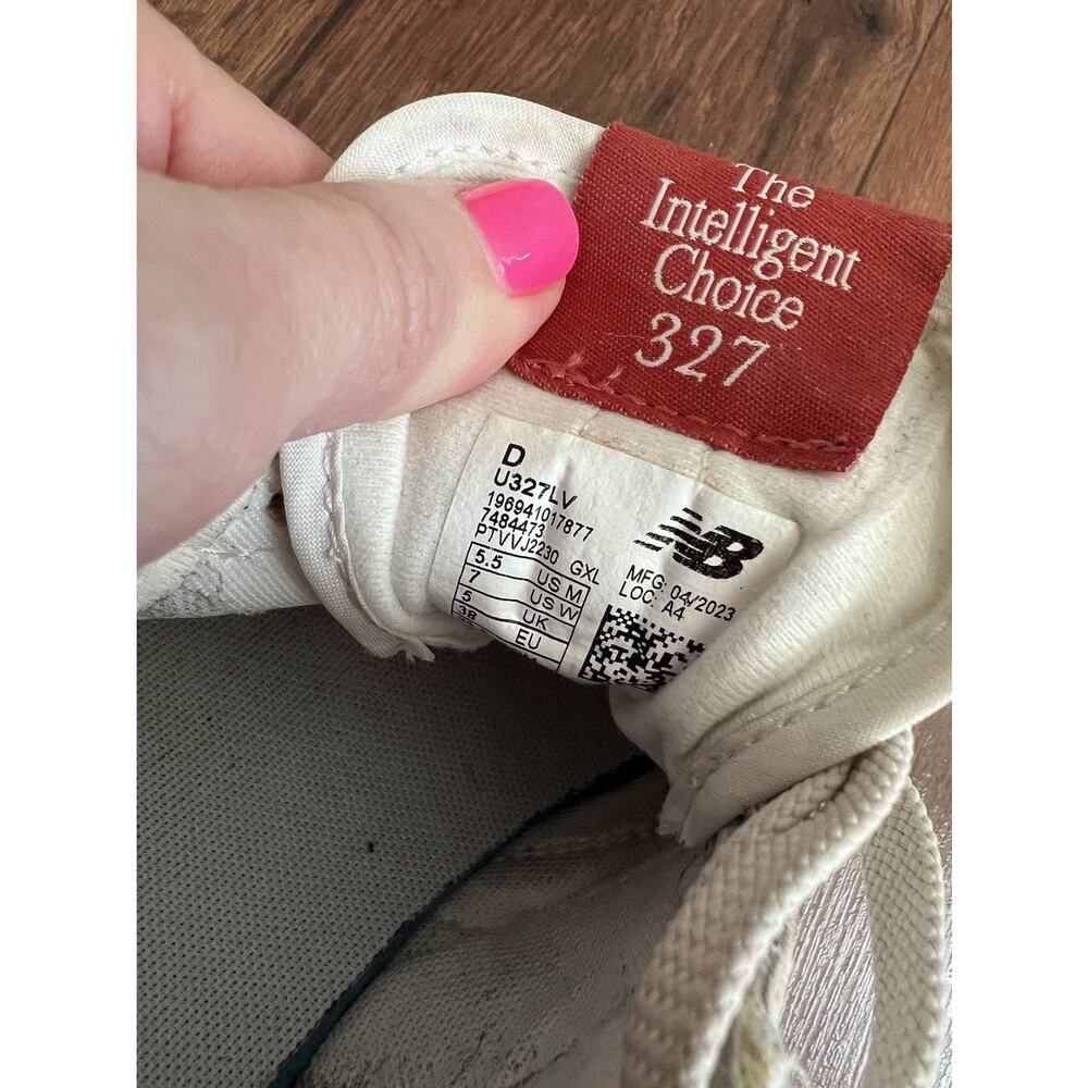 NEW BALANCE Women's 327 Moonbeam Astro Dust Low Top Sneakers Shoes Sz 7 - Picture 11 of 12